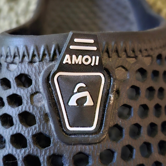 Amoji Unisex Clogs - Picture 7 of 7